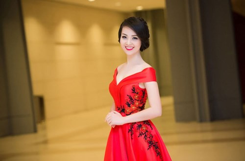 Cận cảnh vẻ đẹp gợi cảm, cuốn hút của Thụy Vân.
