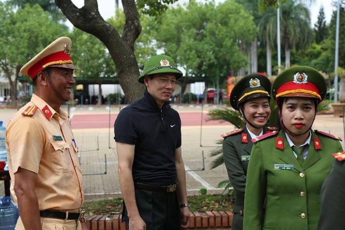 Trong thời gian công tác tại Đắk Lắk, Đại tá Vũ Hồng Văn cũng nhiều lần dẫn quân thực hiện truy quét lâm tặc, xử lý các tụ điểm ăn chơi thác loạn, sử dụng và mua bán ma túy có dấu hiệu được bảo kê… góp phần ổn định an ninh trật tự xã hội.
