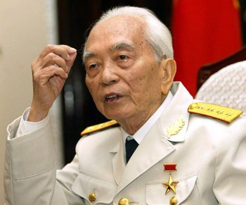 Đại tướng Võ Nguyên Giáp phát biểu tại một hội nghị năm 2004. Ảnh: AFP.