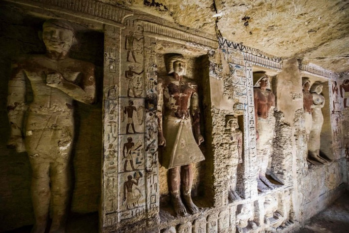 ##sc### Thầy tế này tên là Wahtye và từng phục vụ trong vương triều pharaoh Neferirkare. Ngôi mộ với chiều rộng và chiều cao 3 mét, chiều dài là 9 mét này được phát hiện ở khu vực Saqqara, phía nam thủ đô Cairo, Ai Cập.