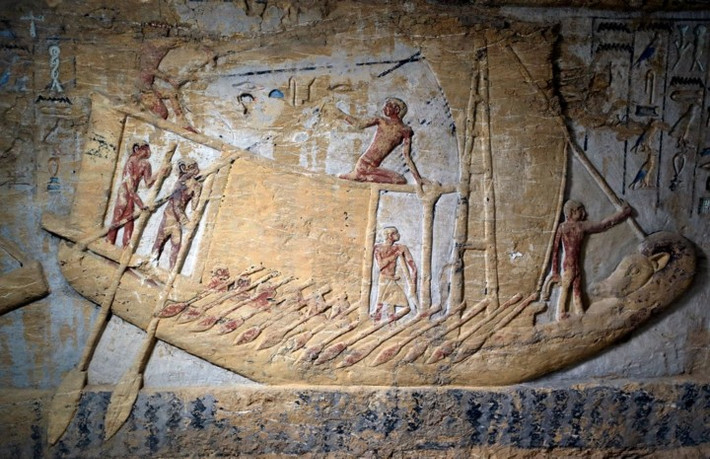 ##sc### Theo trang Egypt Today, các bức vẽ khác nhau này miêu tả "quá trình làm gốm và rượu vang, các nghi thức tôn giáo, các buổi biểu diễn âm nhạc, quá trình sản xuất các đồ tang lễvà cảnh săn bắn".