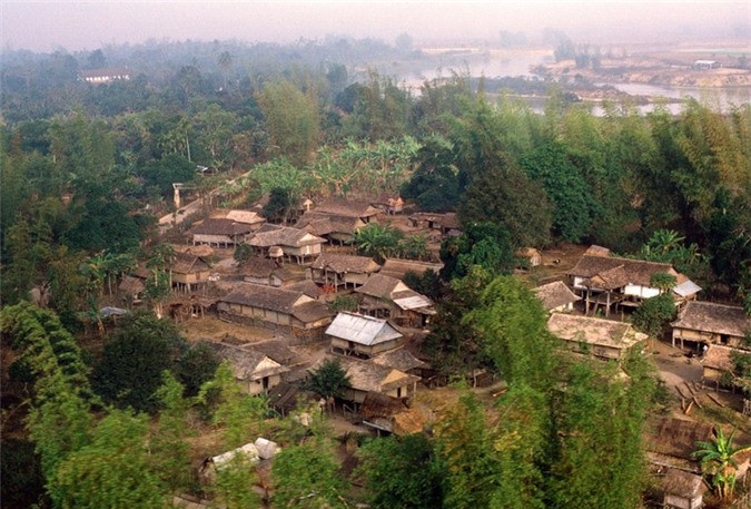 Một bản với nhiều nhà sàn cũ kỹ ở Gia Lai.