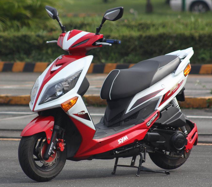 Trong khi đó, mẫu xe tay ga SYM Jet Power 125 được trang bị động cơ 125 phân khối, công suất 8,5 mã lực tại 7.500 vòng/phút.