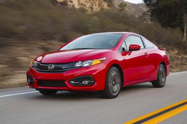 Honda Civic 2015 chính thức được bán ra thị trường Mỹ trong ngày 17/9 với mức giá khởi điểm 18.290 USD (khoảng 390 triệu đồng). Đây là mức giá của phiên bản tiêu chuẩn Civic Coupe LX với hộp số sàn.