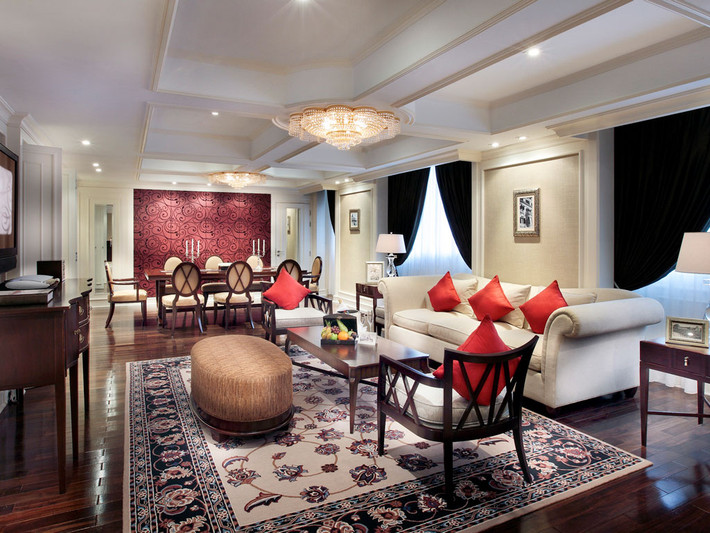 Khách sạn được xây dựng năm 1901 bởi 2 nhà đầu tư người Pháp. Sofitel Metropole Hà Nội đã vinh dự kỉ niệm dấu ấn hơn một thế kỉ hoạt động và luôn được coi là sự lựa chọn hàng đầu của nhiều doanh nhân và khách du lịch.