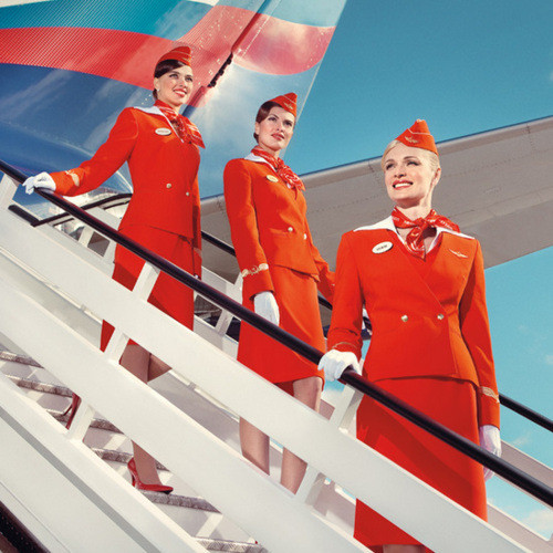 9. Aeroflot (Nga). Đồng phục màu đỏ tươi của các nữ tiếp viên hàng không hãng Aeroflot trông rất bắt mắt và thanh lịch.