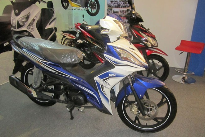 Bonus Sport SR và Jet Power 125 là 2 mẫu xe mới thuộc dòng xe số và xe tay ga với thiết kế thể thao và phong cách được SYM giới thiệu tại thị trường Đông Nam Á. Mẫu xe số Bonus Sport SR (ảnh) được trang bị động cơ 110 phân khối.