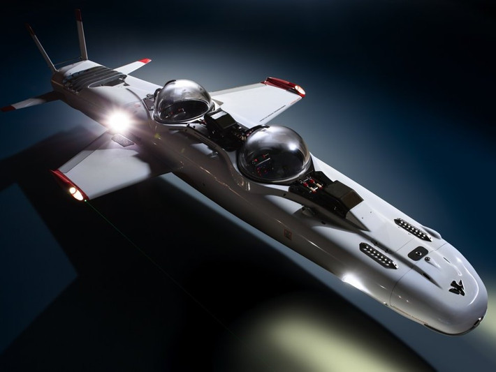 Branson cũng từng lặn xuống đáy biển với chiếc DeepFlight Super Falcon, một chiếc tàu ngầm trị giá tới 1,7 triệu USD. Tàu ngầm DeepFlight Super Falcon được thiết kế với 2 chỗ ngồi và có hình dạng giống như một tên lửa cỡ lớn hay một chiếc máy bay với đầy đủ cánh lớn, cánh nhỏ và đuôi. Với thiết kế như vậy, nhóm thiết kế hy vọng tàu ngầm có thể nhào lộn dưới nước giống như máy bay tác chiến trên không. Con tàu đặc biệt này được thiết kế để lặn xuống độ sâu khoảng 40m ở các vùng biển nhiệt đới.