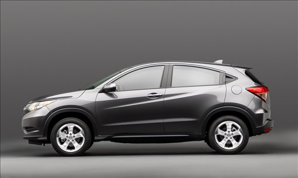2015 Honda HR-V. Đây là phiên bản châu Âu của mẫu SUV giá rẻ Vezel đã ra mắt tại thị trường Nhật vào năm 2013. Mẫu SUV này được phát triển dựa trên người anh em Jazz quen thuộc. Thiết kế của HR-V theo phong cách mới và thông minh hơn so với người em CR-V của mình.