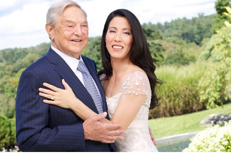 Bước qua 2 cuộc hôn nhân đổ vỡ, năm 2013, tỷ phú George Soros đã kết hôn với người vợ thứ 3 là nhà tư vấn đầu tư y tế và giáo dục Tamiko Bolton (42 tuổi) ở tuổi 83. Soros và vợ Bolton đã tổ chức buổi lễ tại biệt thự của ông ở Bedford, New York. Đây là đám cưới thứ 3 của tỷ phú Soros, còn Bolton thì đây là đám cưới lần hai của bà. Bolton đã tốt nghiệp đại học Utah và có bằng MBA của đại học Miami.