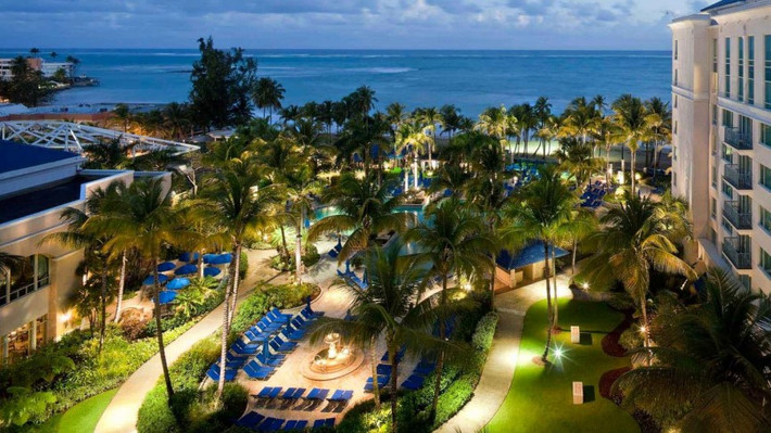6. Casino The Ritz-Carlton, San Juan (Mỹ): The Ritz-Carlton, sòng bạc đầu tiên tại San Juan, thuộc tập đoàn khách sạn Ritz-Carlton. Trong khuôn viên sòng bạc được bài trí hết sức sang trọng, có đến hơn 300 cỗ máy đánh bạc và những trò bài bạc theo kiểu truyền thống. Sau những giờ vui chơi bài bạc, du khách cũng có thể thư giãn tại spa cao cấp và ăn uống tại nhà hàng nổi tiếng của khách sạn.