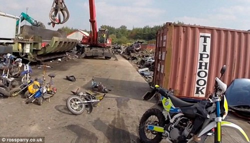 Những phương tiện bị tịch thu đều được đem đi nghiền nát thành “sắt vụn”. Những hình ảnh được công khai nhằm cảnh báo người tham gia giao thông nên có trách nhiệm hơn trong việc điều khiển phương tiện của mình.