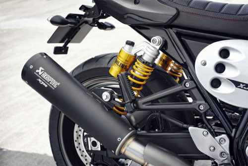 Động cơ và màu xe của XJR1300 Racer cũng giống trên bản XJR1300.