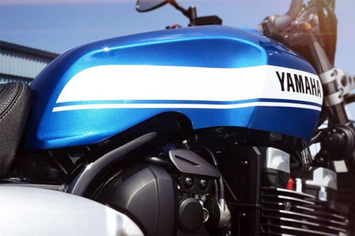 XJR1300 có 3 màu tùy chọn gồm xanh, xám và đen.