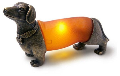 Đèn hình con chó. Chiếc đèn ngộ nghĩnh này có ánh sáng khá đẹp.