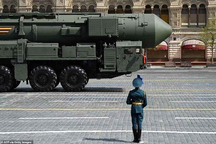 Tên lửa đạn đạo liên lục địa (ICBM) RS-24 Yars xuất hiện trên Quảng trường Đỏ. Ảnh: AFP.