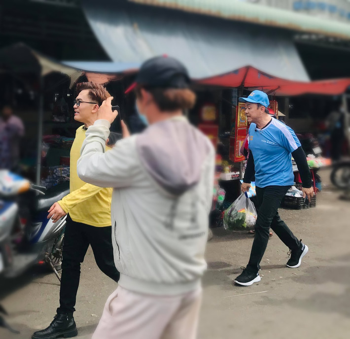 br/> Ngày 9/12, nghệ sĩ Chí Tài đột ngột qua đời khiến bạn bè đồng nghiệp và người hâm mộ bàng hoàng, thương tiếc. Cách đây không lâu, cố nghệ sĩ vẫn hoạt động tích cực trong các chương trình, sự kiện, phim ảnh và luôn xuất hiện với hình ảnh trẻ trung, tràn đầy năng lượng.