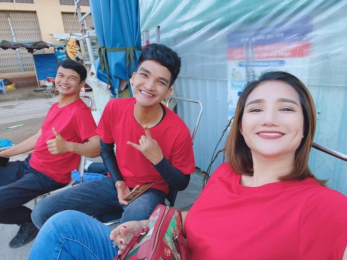 Cát Tường hội ngộ Mạc Văn Khoa, Tiết Cương khi cùng tham gia một show truyền hình chuẩn bị phát sóng.