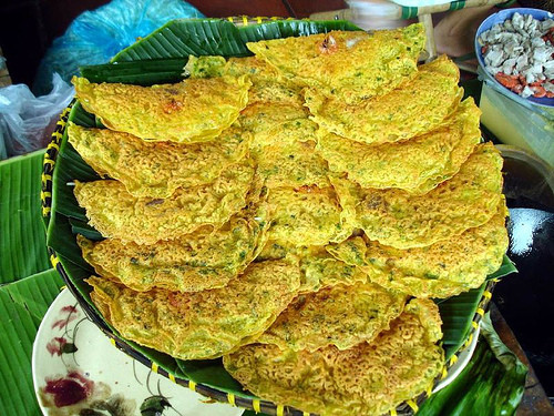 Bánh xèo Tân Định Đại lộ Lê Lợi, Q.Ninh Kiều, TP Cần Thơ. Bánh Xèo Bà Mười Xiềm: địa chỉ đi đến Khu công nghiệp Trà Nóc gặp 1 ngã tư, nếu đi hướng Cần Thơ về Ô Môn thì ở ngã tư ấy rẽ trái, chạy vào cũng khoảng 3-4km (gần chỗ câu cá câu tôm) thì phía bên tay phải có cái nhà lá là quán của bà.