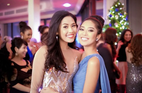 Đại diện Việt Nam đẹp rạng ngời khi khoe sắc cùng thí sinh Miss World.