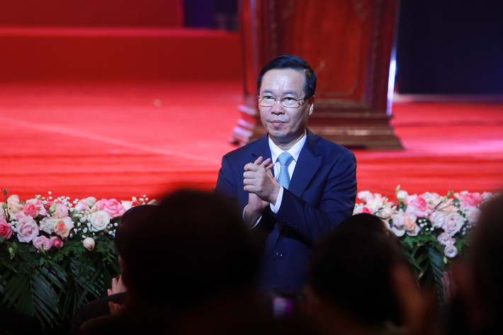 Đến dự có đồng chí Võ Văn Thưởng, Ủy viên Bộ Chính trị, Chủ tịch nước Cộng hòa xã hội chủ nghĩa Việt Nam; các đồng chí lãnh đạo Đảng, Nhà nước, Mặt trận Tổ quốc Việt Nam; Bộ trưởng Bộ VHTTDL Nguyễn Văn Hùng và các đồng chí Thứ trưởng Bộ Văn hóa, Thể thao và Du lịch.