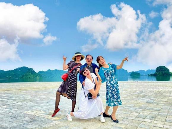 Chị gái của Vân Dung tên đầy đủ là Lê Vân Trang, sinh năm 1974, hơn cô 1 tuổi. Nhìn qua, gương mặt của Vân Dung và Vân Trang có nhiều điểm khá giống nhau. Tuy nhiên, Vân Trang có chiều cao nổi bật hơn em gái.