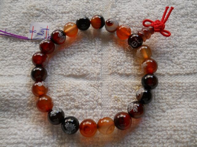 Loại đá quý hợp vận với người sinh ngày 4/5 là: mã não và đá garnet loại Hessonite.
