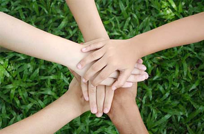 Về bạn bè: Người sinh vào ngày 30/5 thường hợp với những bạn sinh vào tháng 7. Họ sẽ là những người bạn thân thiết nhất của bạn. Bạn nên cẩn thận với những người sinh vào tháng 11 vì họ có thể ảnh hưởng tiêu cực hoặc gây rắc rối cho bạn.