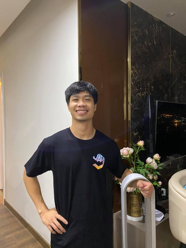 Tông màu chủ đạo được kết hợp hài hòa khiến căn nhà của Công Phượng trở nên trẻ trung. Thủ môn Bùi Tiến Dũng
