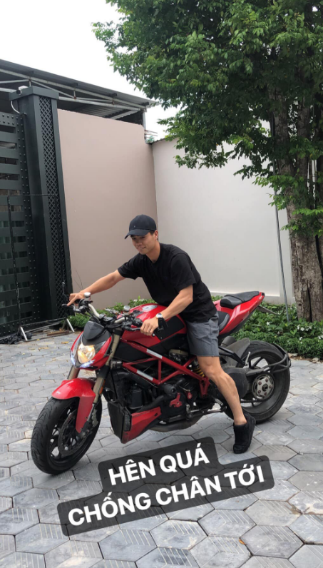 Mẫu mô tô phân khối lớn được Công Phượng lựa chọn có giá gần nửa tỉ đồng.
