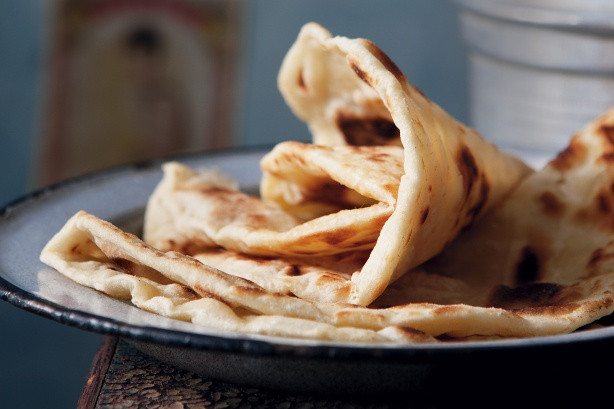 Bánh Roti Canai là loại bánh phổ biến được coi là đặc sản đường phố ở Malaysia.