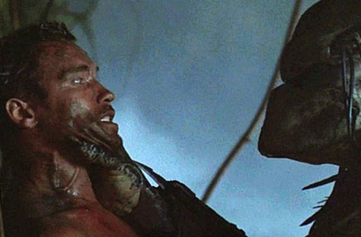Quái thú vô hình (Predator, 1987). Dutch (Arnold Schwarzenegger) và một nhóm biệt kích được CIA phái đến khu rừng già Amazones nhằm giải cứu một nhóm tù binh đang bị phiến quân cầm giữ. Khi Dutch và quân của anh trên đường trở về căn cứ thì từng người, từng người một bị con quái vật vô hình tàn sát, cho đến khi chỉ còn mỗi Dutch...