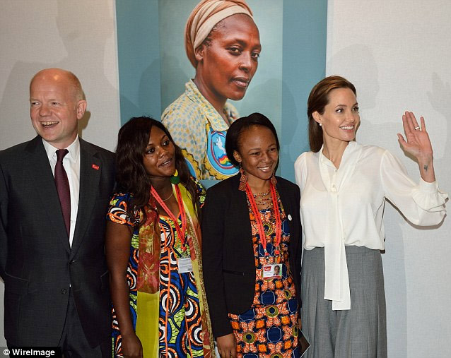 Angelina Jolie và các đại biểu này đã từng cộng tác nhiều năm với nhau về các vấn đề quyền của phụ nữ và lạm dụng tình dục.