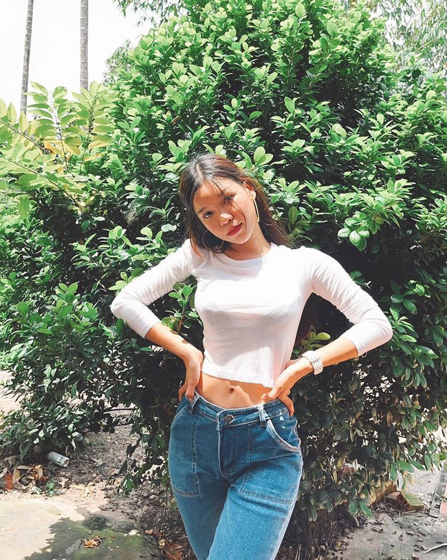 Cô nàng tích cực chia sẻ bí quyết chăm sóc nhan sắc và vóc dáng trên mạng xã hội.