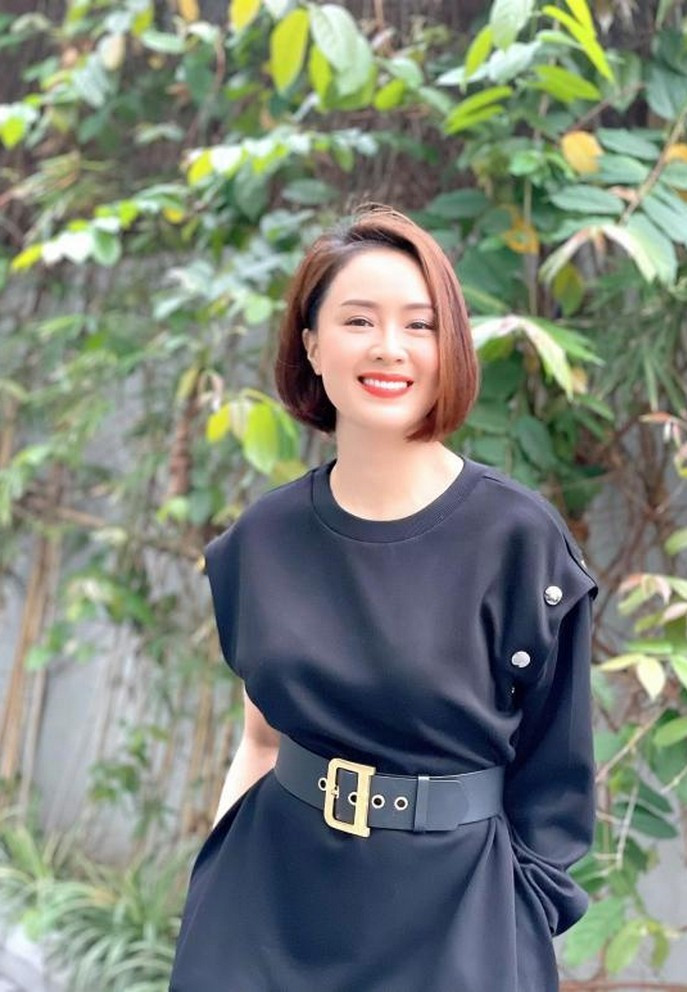 Hồng Diễm đăng ảnh đẹp chào tháng 8. Cô mong Việt Nam sớm dập tan dịch bệnh, cuộc sống trở lại bình thường.