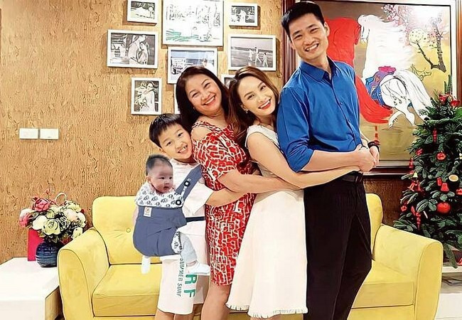 Diễn viên Bảo Thanh đăng bức ảnh gia đình ba thế hệ. Cô khiến nhiều người bật cười khi fan ghép ảnh con gái Nu vào khung hình.