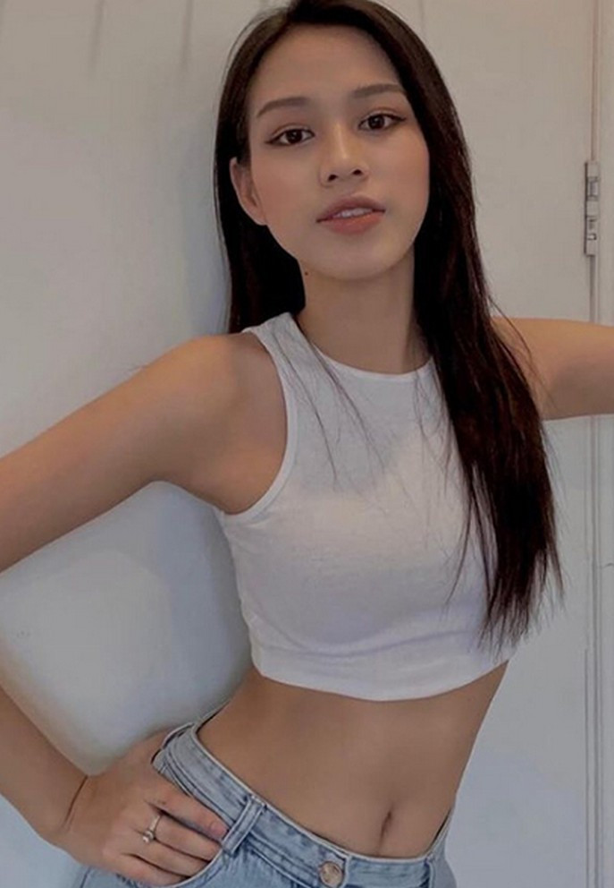 Hoa hậu Đỗ Thị Hà khoe eo thon sau quá trình tích cực giảm cân.