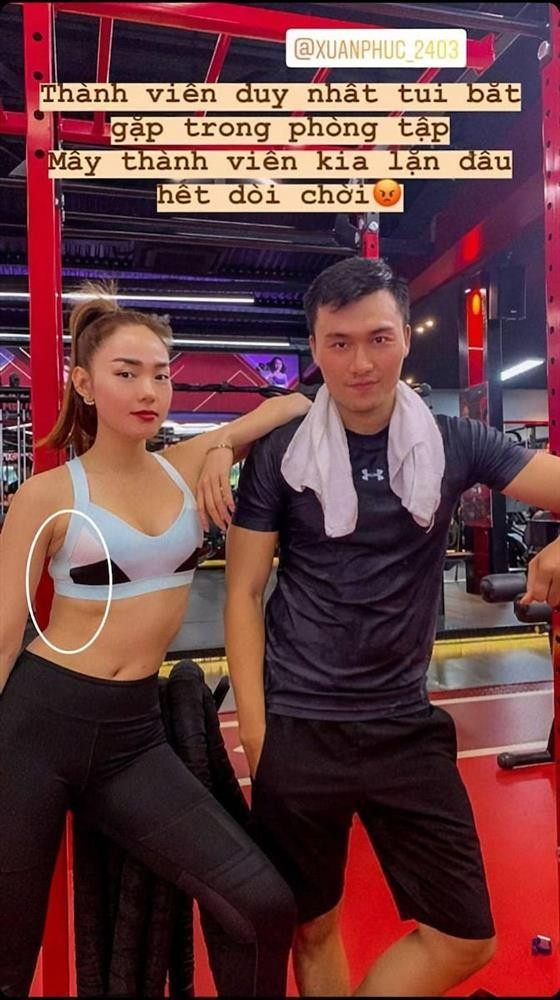 Minh Hằng cũng không nằm ngoài danh sách bị đồ tập o ép mờ thừa vùng nách.