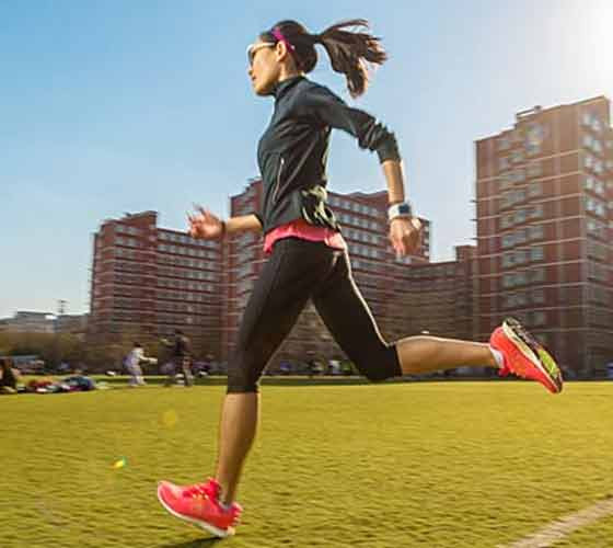 Một lý do tuyệt vời để tập thể dục thường xuyên. Chúng ta biết rằng tập thể dục có thể làm giảm nguy cơ ung thư vú của bạn. Gần 30 nghiên cứu đã chỉ ra rằng những phụ nữ tập thể dục ở mức độ trung bình đến mức độ mạnh từ 3-4 giờ/tuần giúp giảm đến 30-40% nguy cơ mắc bệnh.