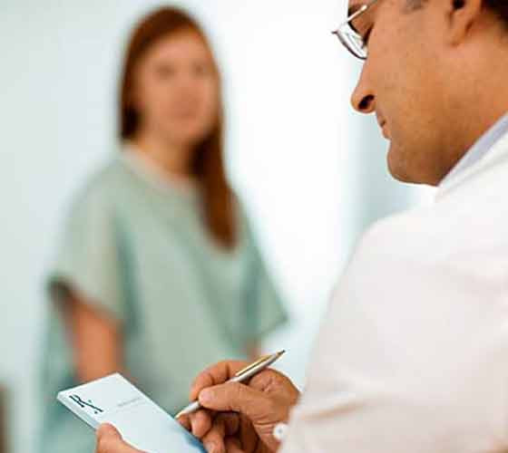 Thuốc thay đổi trò chơi. Kadcyla là một trong những loại thuốc thú vị nhất trong chăm sóc ung thư bởi vì nó hoạt động như một quả bom thông minh. Nó cung cấp hóa trị thẳng vào tế bào ung thư và ít gây hại tới tế bào khỏe mạnh xung quanh. Ngoài ra, Kadcyla còn kéo dài tuổi thọ cho bệnh nhân và giảm tác dụng phụ của hóa trị như tiêu chảy và phát ban.
