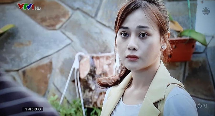 Nam cũng ngỡ ngàng khi gặp Long trong tình huống bất ngờ. Cô giờ đã có ngoại hình nữ tính và khác hẳn trước đây.