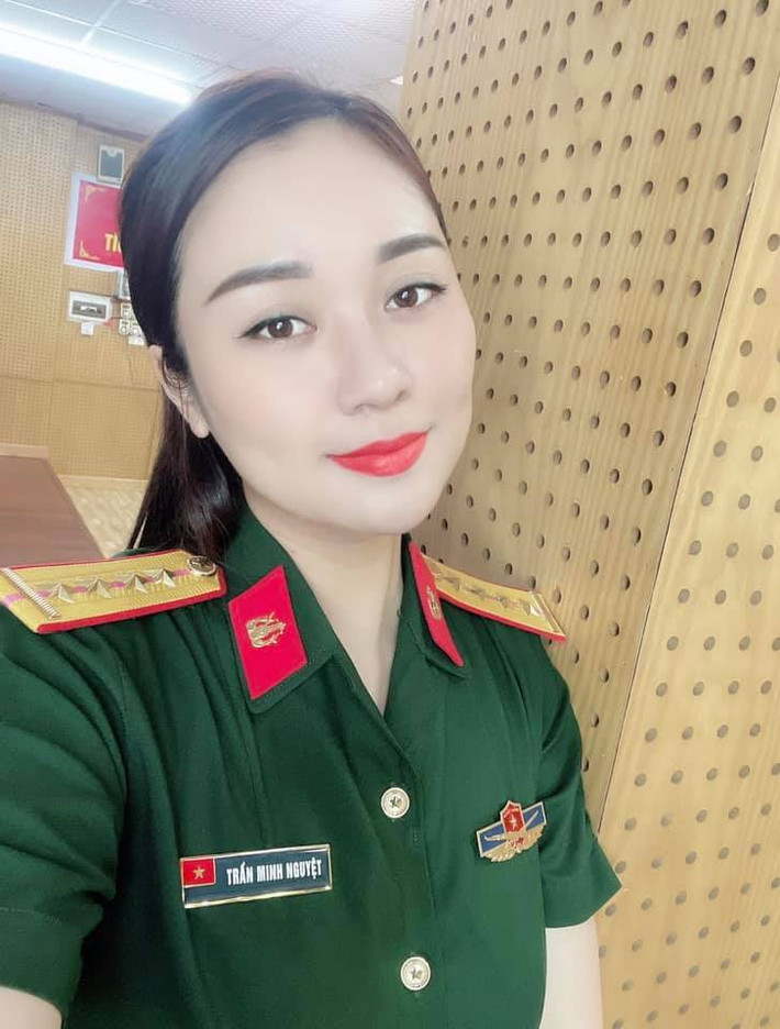 Bà xã NSND Tự Long luôn trân quý tình cảm dù là nhỏ nhất.