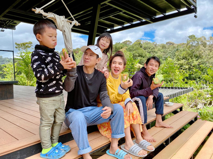 Rời thành phố tránh dịch, gia đình Lý Hải - Minh Hà càng thêm gắn bó.