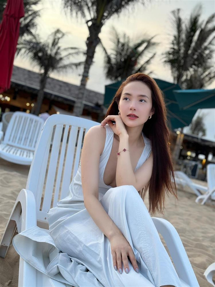 ữ ca sĩ tập yoga, pilates, gym đều đặn mỗi ngày.