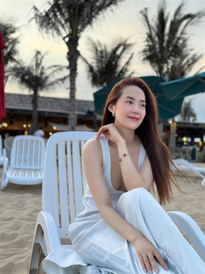 heo ca sĩ Minh Hằng, cô thuộc tạng người dễ tích mỡ nên quá trình giảm cân, lấy lại dáng mất nhiều thời gian hơn và cần sự kiên trì. Sau sinh con khoảng hai tháng, cô đã trở lại tập luyện với những động tác phù hợp sức khỏe.