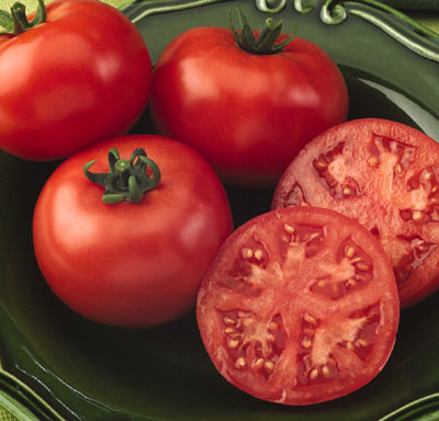 Cà chua là một nguồn cung cấp vitamin A, C, và E và hợp chất chống ung thư là lycopene. Chất chống oxy hóa này giúp chống lại các gốc tự do và các tế bào ung thư. Vitamin C trong cà chua giúp ngăn ngừa tổn thương tế bào có thể dẫn đến ung thư. Cà chua là thực phẩm tuyệt vời để chống lại ung thư vú, ung thư tuyến tiền liệt, ung thư miệng, ung thư tuyến tụy và ung thư ruột kết.
