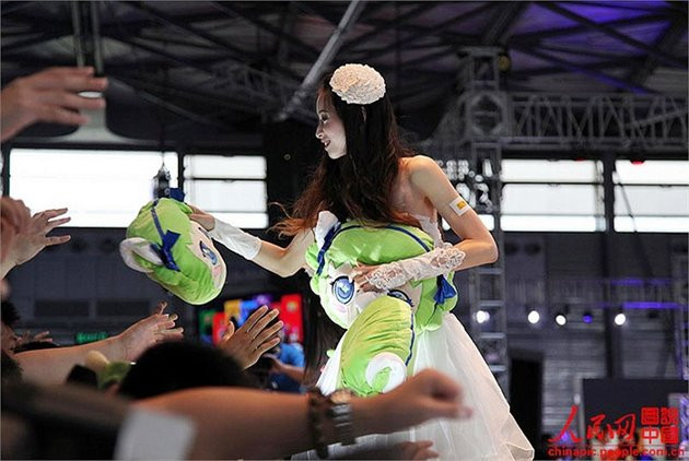 Cô đã phải cố gắng nỗ lực rất nhiều để trở thành hot SG, học trang điểm, vũ đạo, trình diễn trước ống kính… Đằng sau ánh đèn flash là rất nhiều mồ hôi, nước mắt.