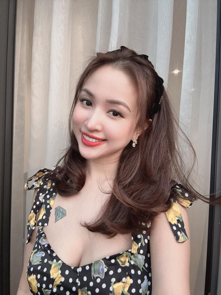 MC Vân Hugo ngày càng mặn mà sau khi sinh con thứ hai.