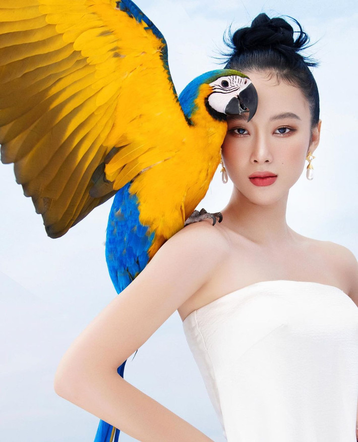 “Không thấy mình là quan trọng, chỉ vậy thôi mà hạnh phúc tràn đầy”, Angela Phương Trinh chia sẻ quan điểm.