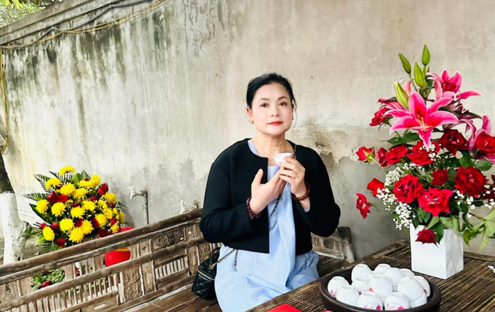 NSND Thu Quế trẻ trung vãn cảnh đầu năm.